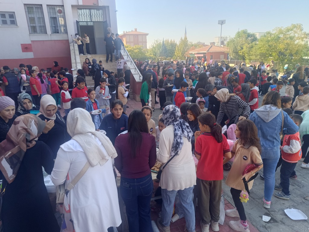 Mehmet Akif İnan İlkokulu 91 Bin TL’yi Gazze’ye Gönderdi