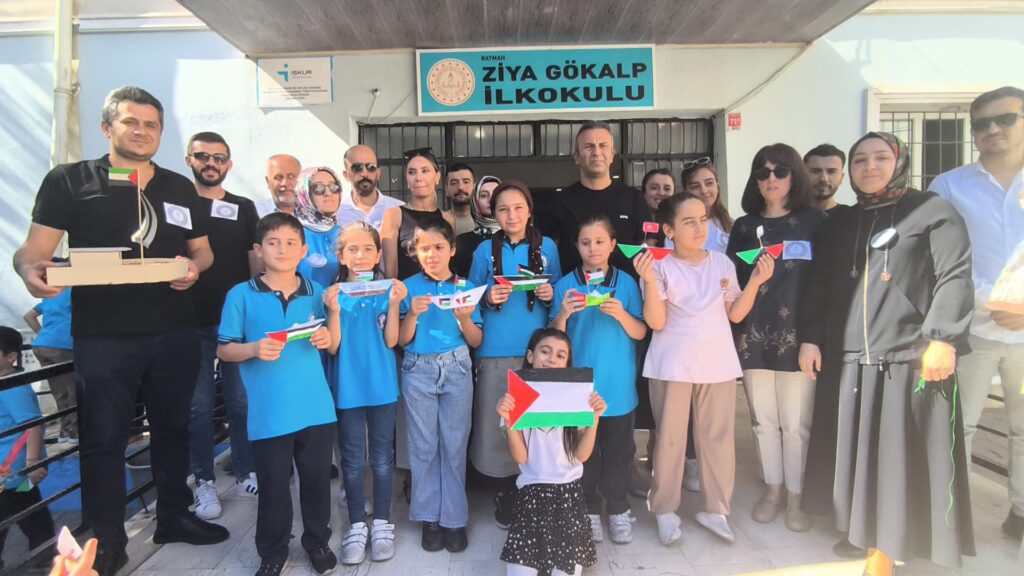 Minikler Kâğıt Gemilerle Sumud Filosuna Destek verdi