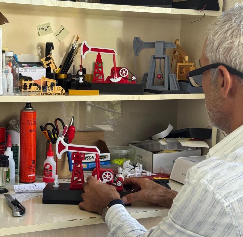 Batmanlı TPAO İşçisinden El Emeği Atbaşı Petrol Pompası Maketi