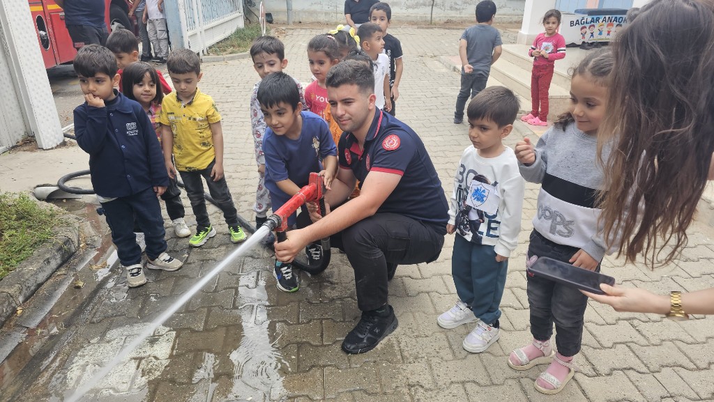 Çocuklar Yangın Söndürüldü