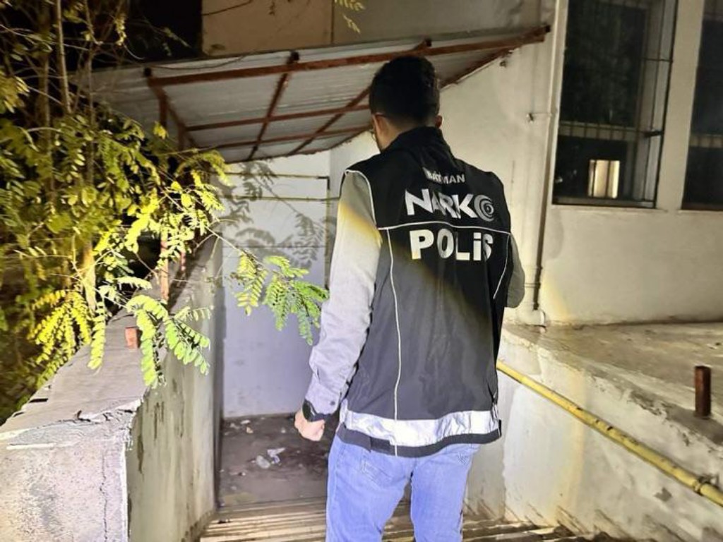 Okul Çevresinde Sessiz Denetim: NARKO polisleri Her Adımı İzledi.!