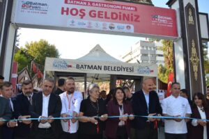Batman’da Lezzet Şöleni Başladı! 3. Gastronomi Festivali Kapılarını Açtı