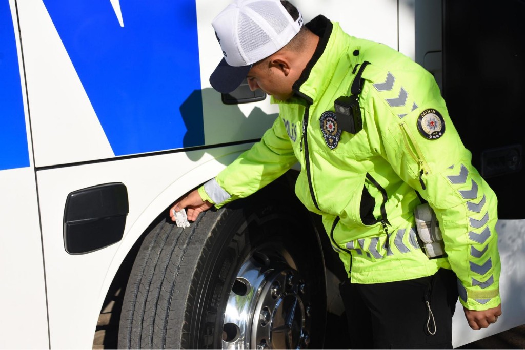 Batman’da Ticari Araçlarda Kış Lastiği Denetimi Başladı
