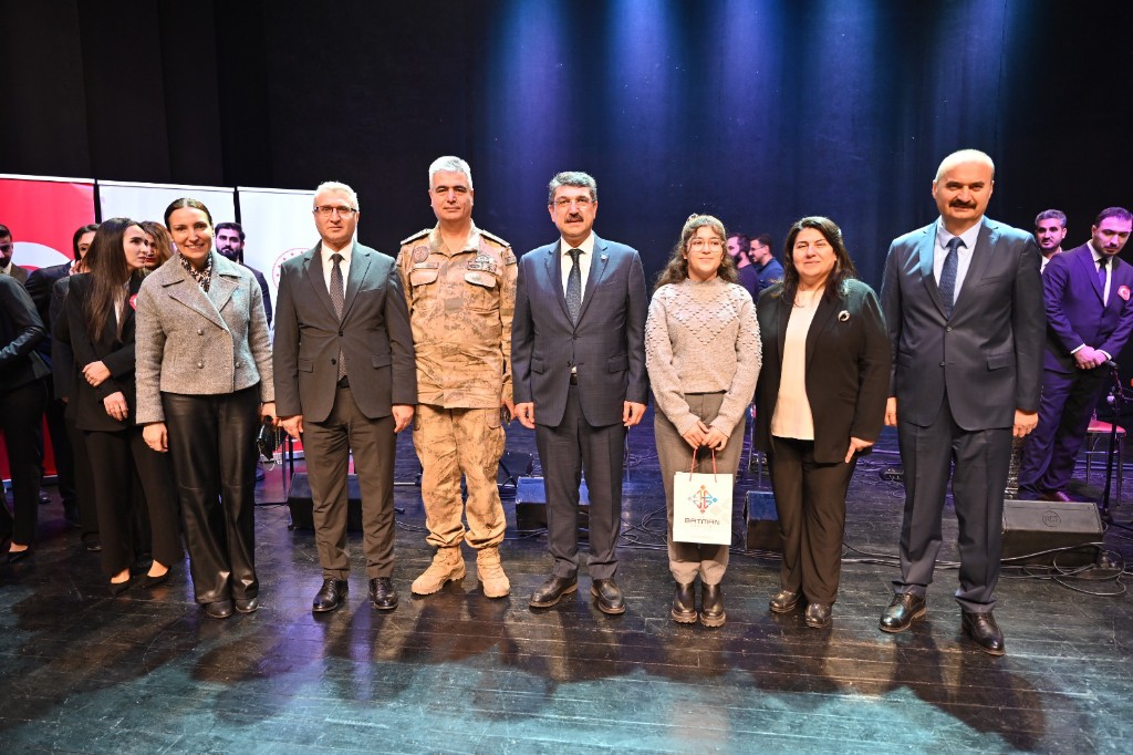 24 Kasım Öğretmenler Günü Batman’da Coşkuyla Kutlandı