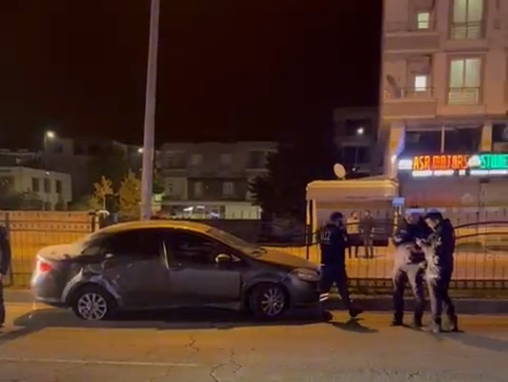 Çevre Yolunda Peş Peşe Kazalar: Servis Önünde Bir Araç Daha Kontrolden Çıktı