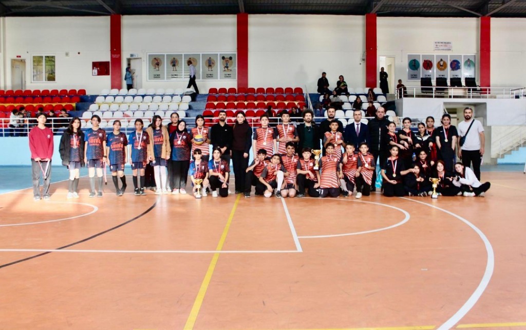 Gençler Sahada Buluştu