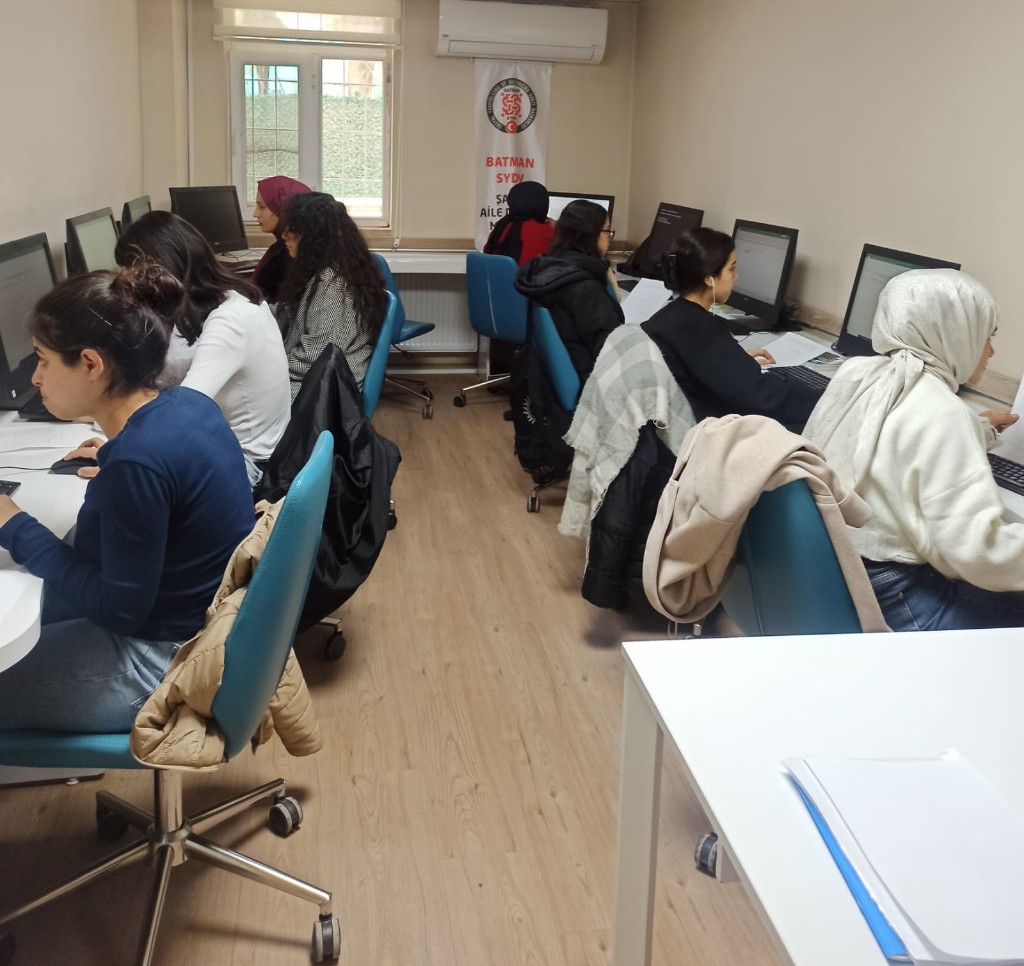 Batman Şafak ADEM’de Bilgisayar Kursuna Yoğun İlgi