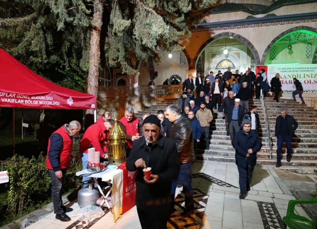 Batman’da Kandil Gecesi Salep İkramı
