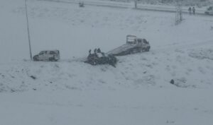 Kuyubaşı TOKİ’de Kar ve Buzlanma Kazaya Neden Oldu