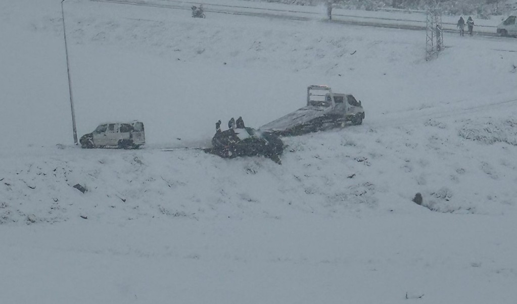 Kuyubaşı TOKİ’de Kar ve Buzlanma Kazaya Neden Oldu