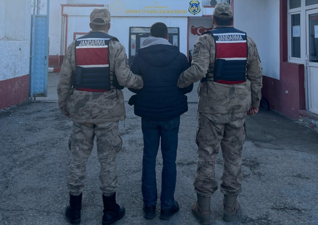 Uyuşturucu Hükümlüsü AVM’de Yakalandı