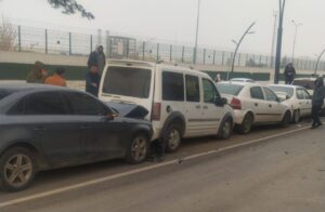 Özgürlük Bulvarı’nda Zincirleme Kaza: 5 Araç Hasar Gördü