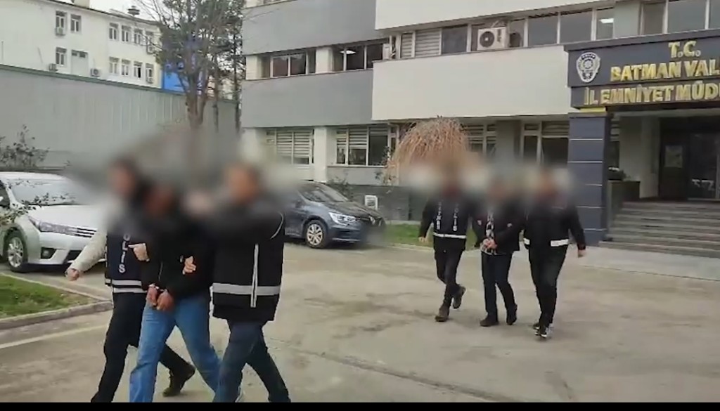Kendilerini Komiser Diye Tanıttılar, 1.2 Milyonluk Altını Böyle Aldılar