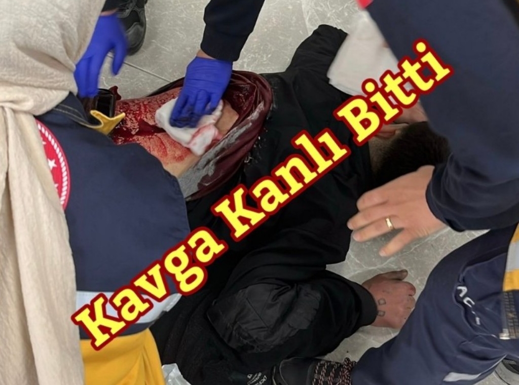 Bıçaklı Saldırı 25 Yaşındaki Genç Ağır Yaralandı