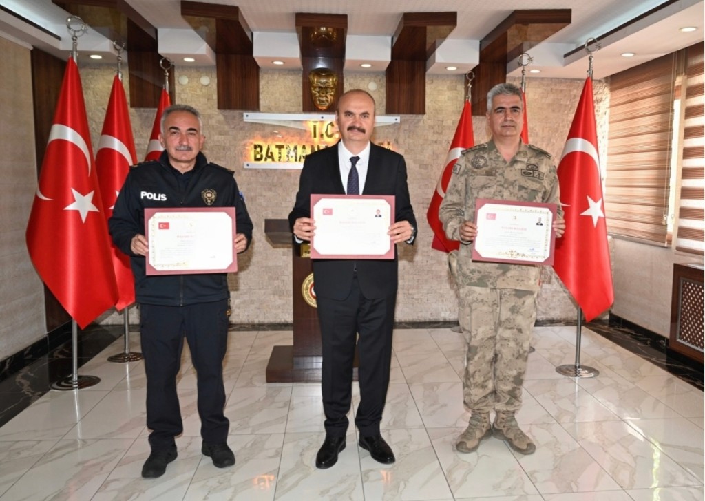 Batman’ın İki Güçlü Güvenlik Amirine Başarı Belgesi