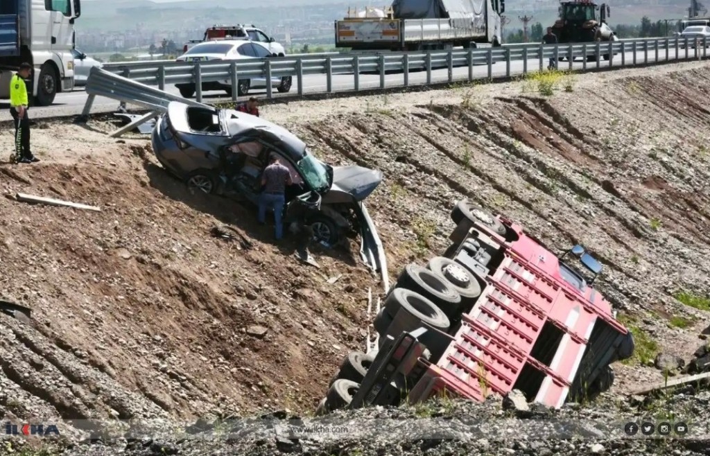 Genç Kız Feci Kazada Hayatını Kaybetti
