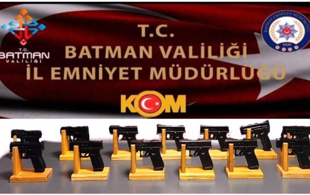 Kaçak Silah Operasyonu: 13 Tabanca Ele Geçirildi